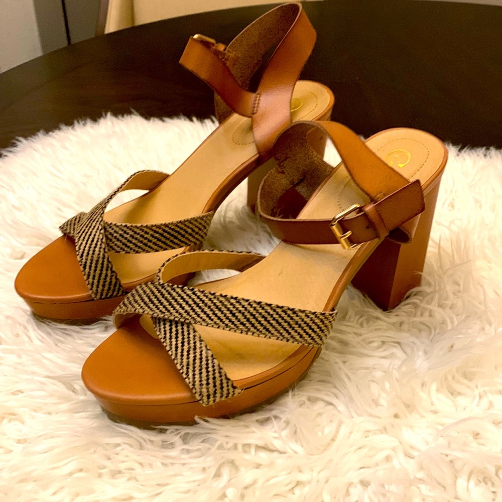Womens size 11 tan sandals